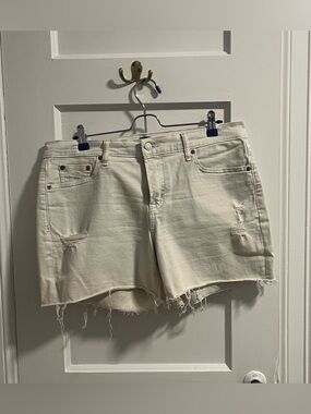 Gap Women's Size 30 5” White Distressed Denim Shorts